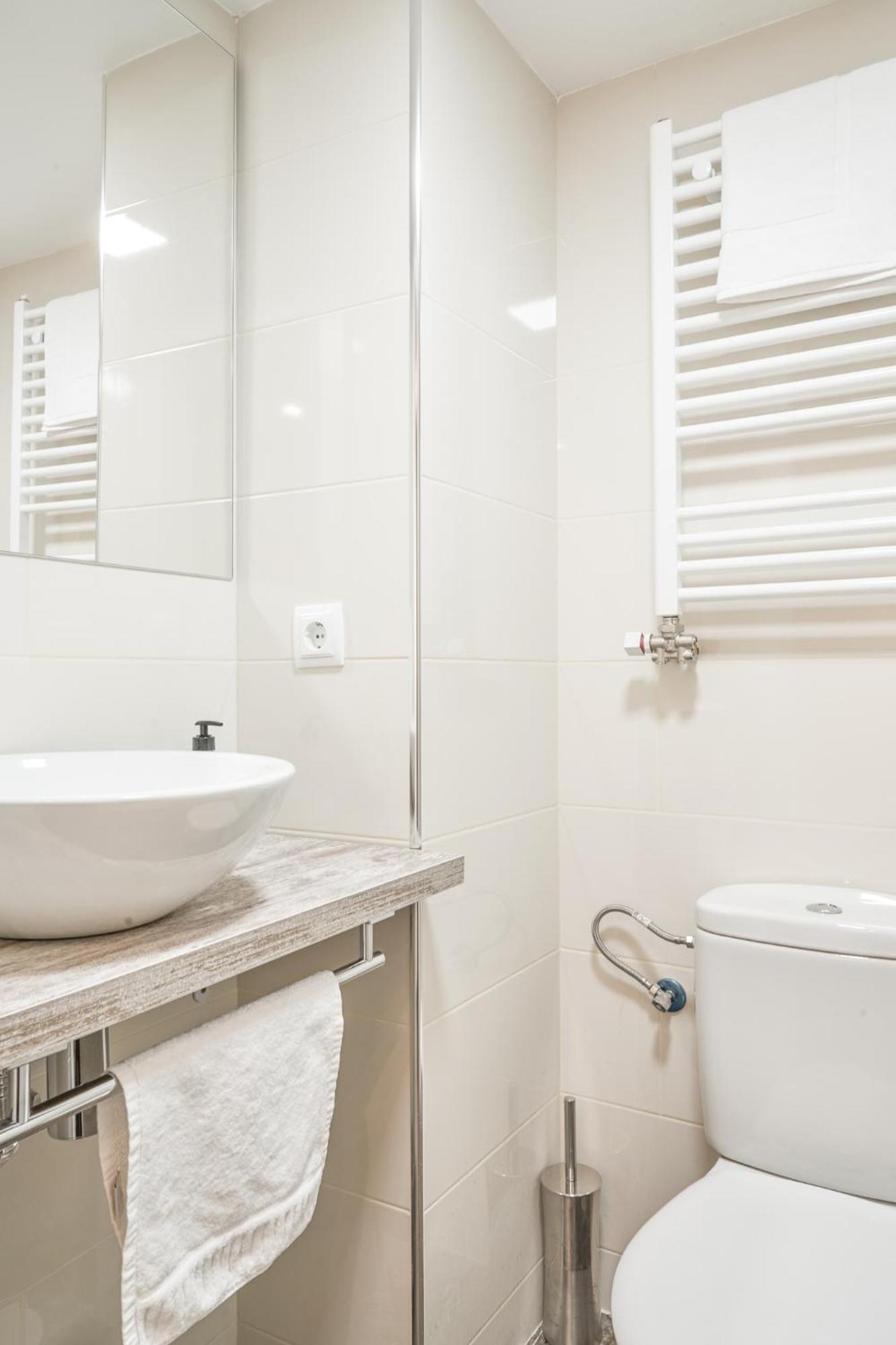 Family-Friendly Home In Central Barcelona 4Bdr Exteriör bild